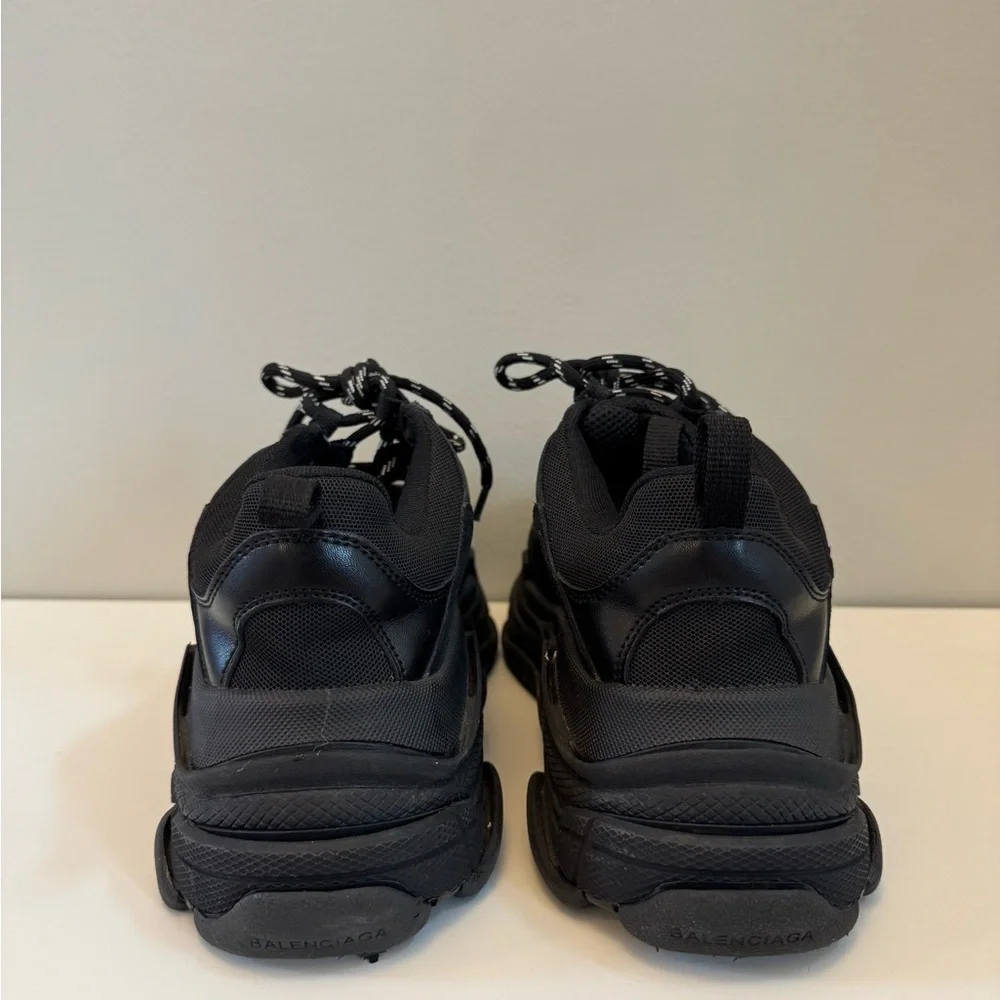Balenciaga Triple S Clear Sole Chunky Luxury Sneaker in Black - Picture 6 of 7